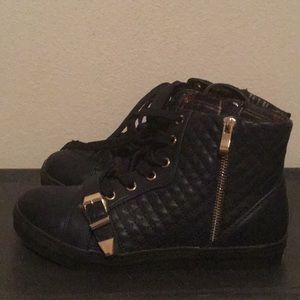 Women’s Casual Sneakers